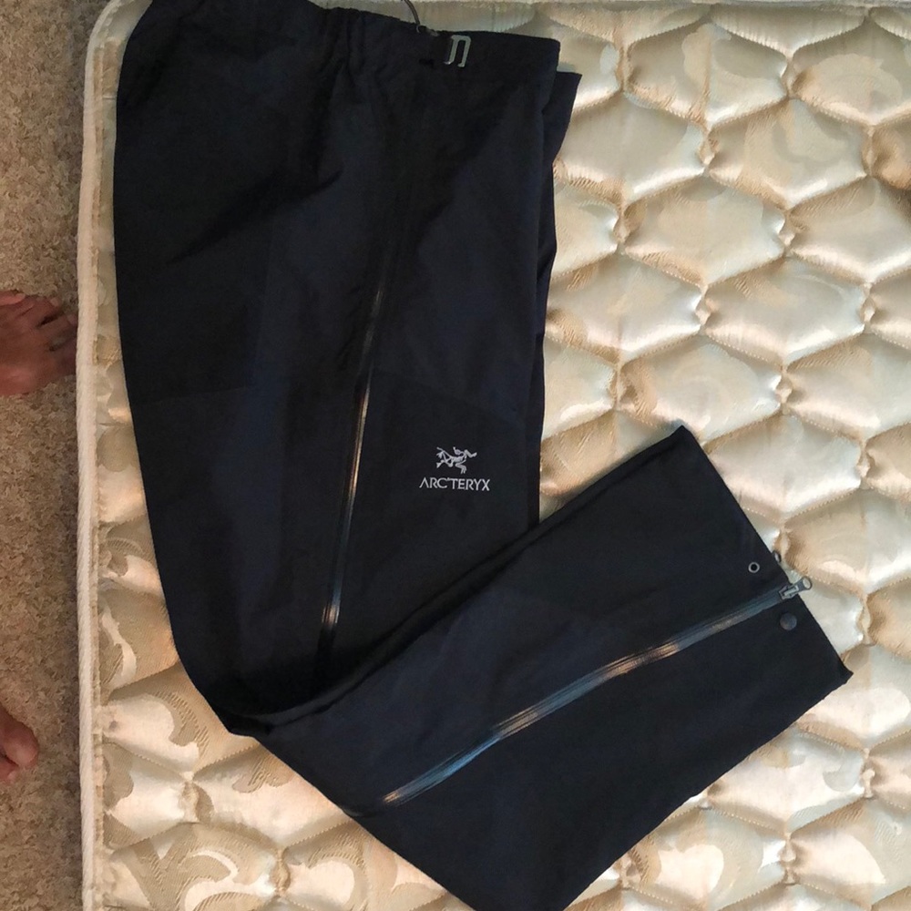 NWOT Arcteryx Goretex Rainpants